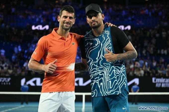 Djokovic (trái) và Kyrgios thân thiết trong ba năm gần đây. Ảnh: Reuters