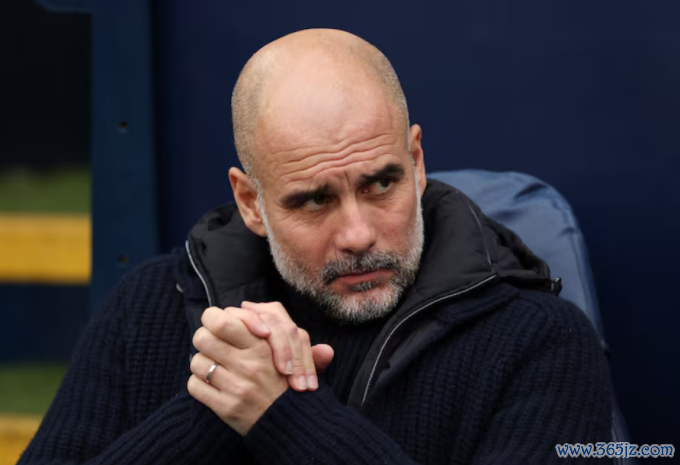 HLV Pep Guardiola trước trận Man City hòa Everton 1-1 trên sân Etihad， Manchester， Anh ngày 26/12. Ảnh: Reuters